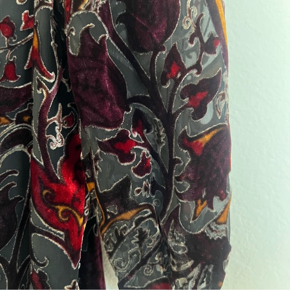 Alice & Olivia Alecia Off Shoulder Top Baroque Burnout Size XS - Picture 4 of 9